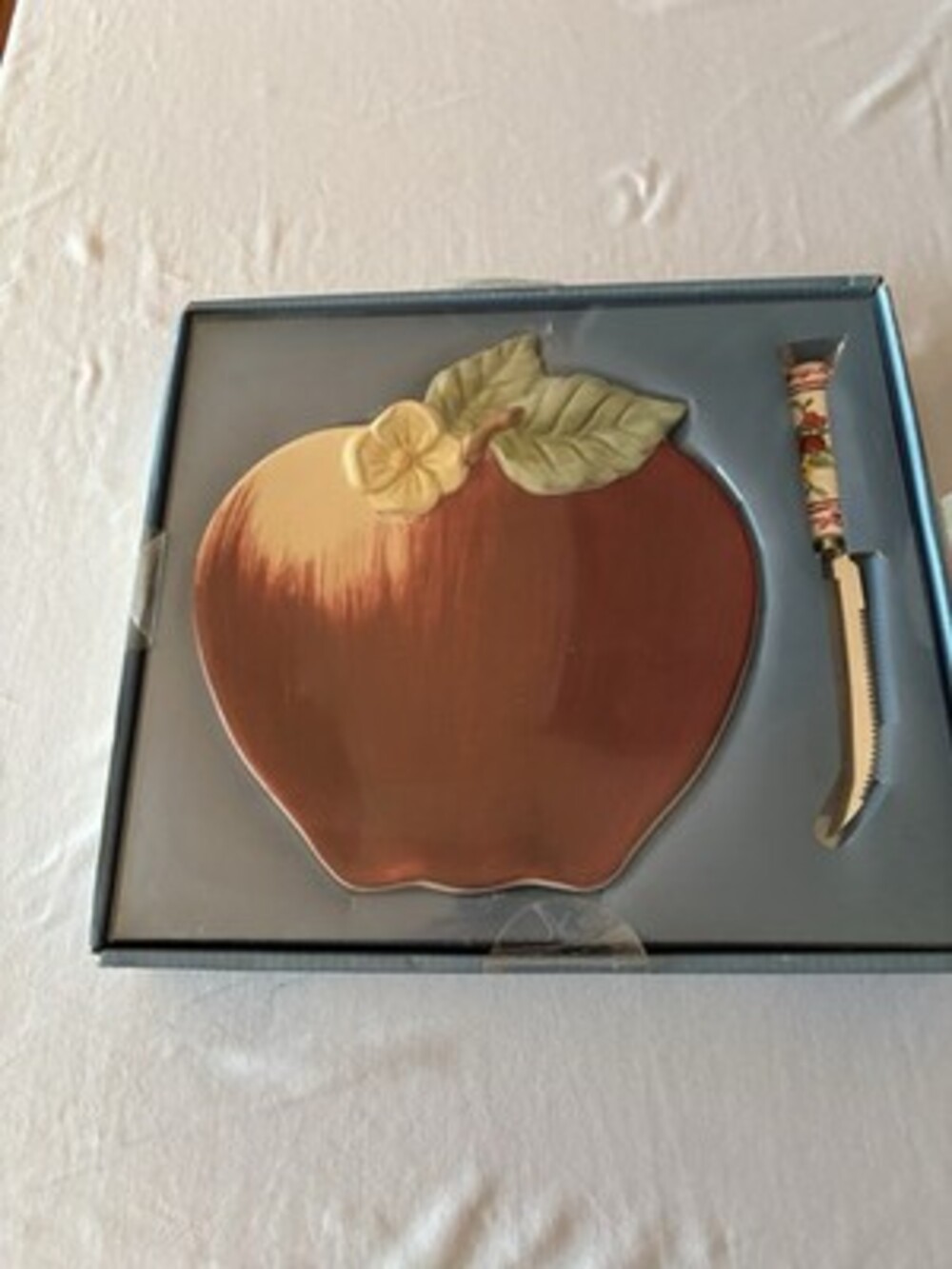 Pfaltzgraff Delicious Cheese Tray With Sculpted Slicer NIB